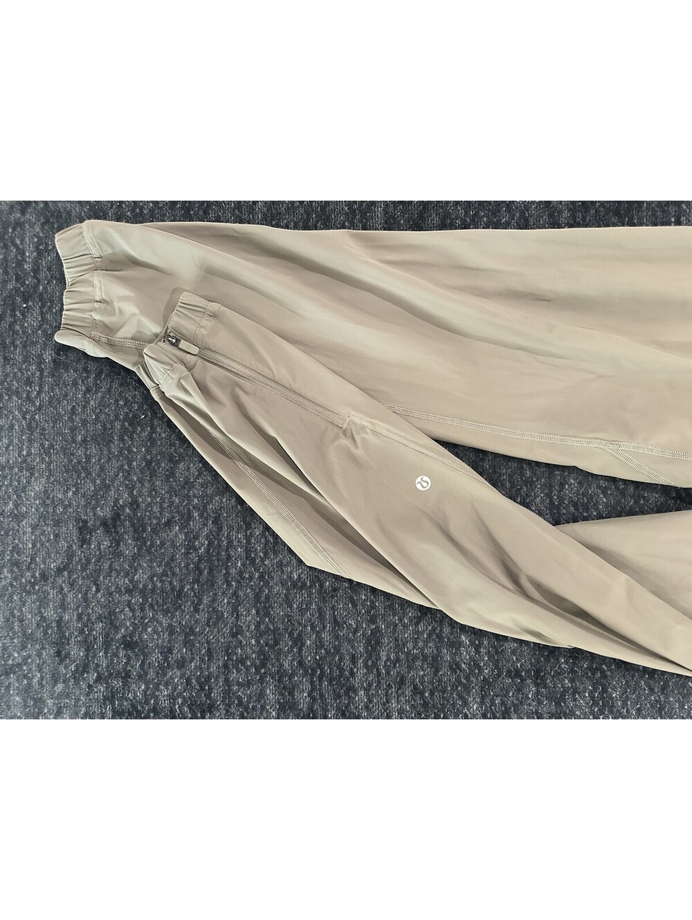 Lululemon Womens Size 6 Taupe Lightweight Jogger Pants Zip Ankle Athletic Travel - Picture 2 of 6